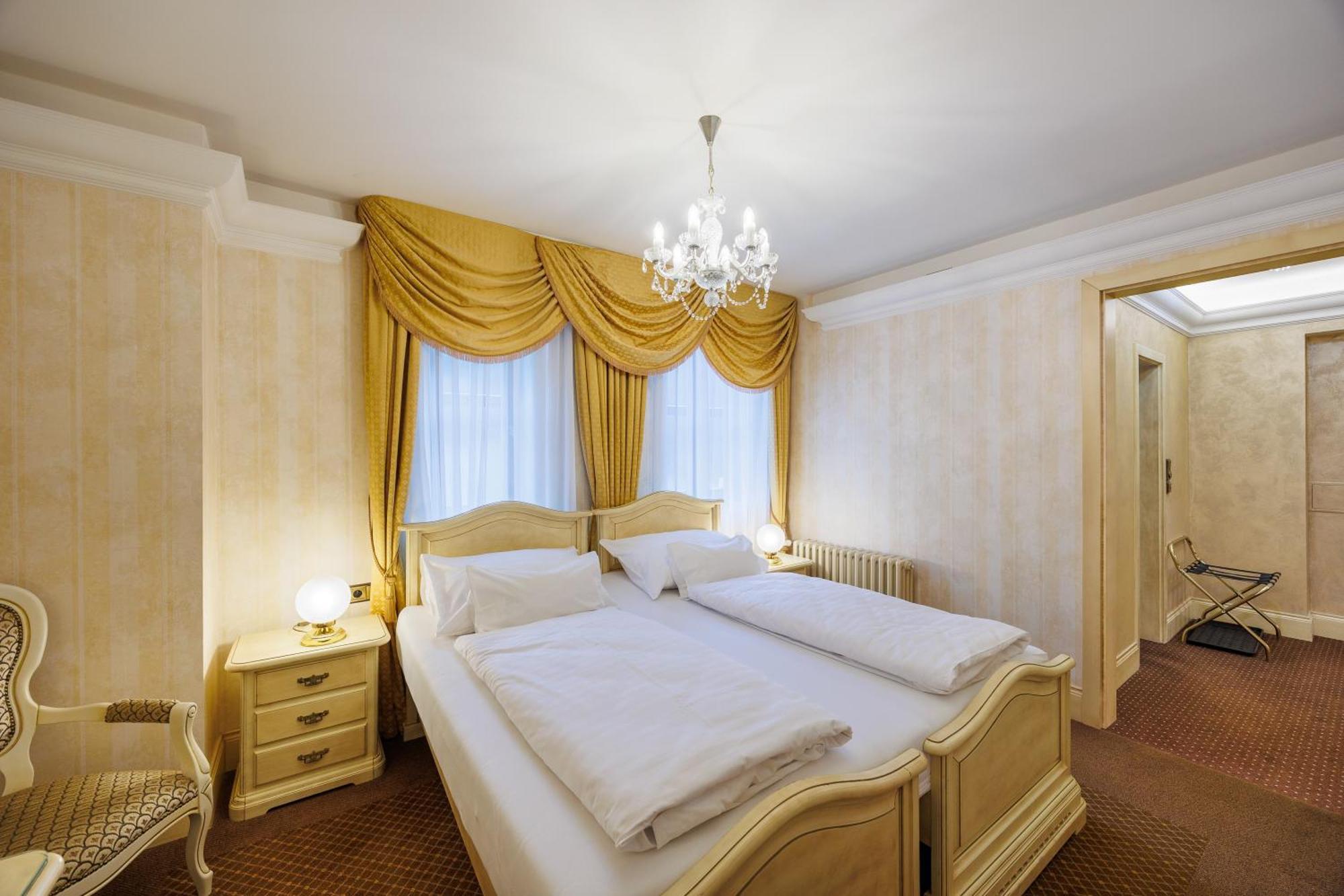 Hotel Chateau Cihelny Karlovy Vary Exterior photo